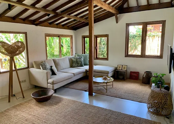 3-bedroom Private Pool Villa, 800m To Villa Canggu (Bali)